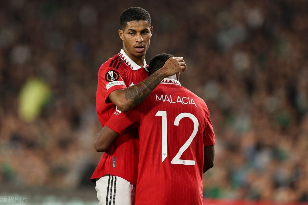 爱游戏app-转折点曼联强势反弹，国王杯今晚攻防权衡，质疑声仍在，临场指挥获称赞的简单介绍-爱游戏app