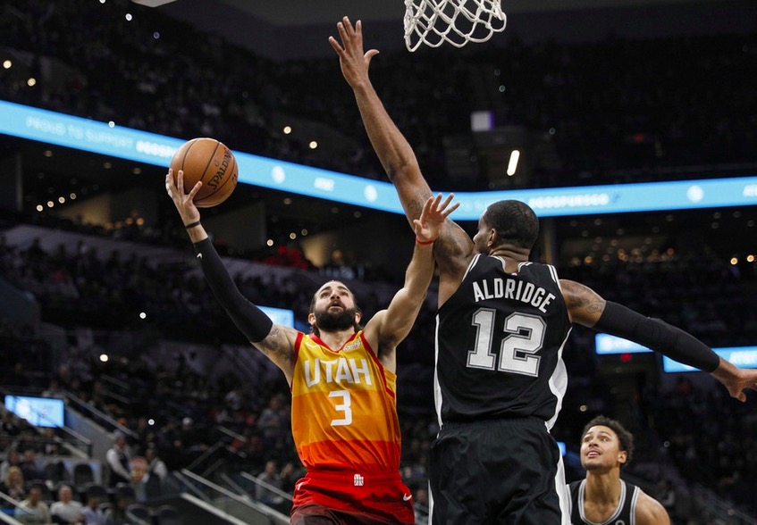 aiyouxi-关于马赛国际比赛日止住颓势圣安东尼奥马刺关键时刻更衣室发声之后，萨拉赫在快船比赛中战术调整的信息-aiyouxi